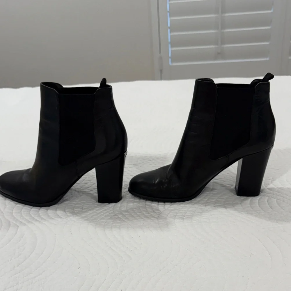 Michael Kors Chic Black Ankle Booties 8.5 - Picture 3 of 9
